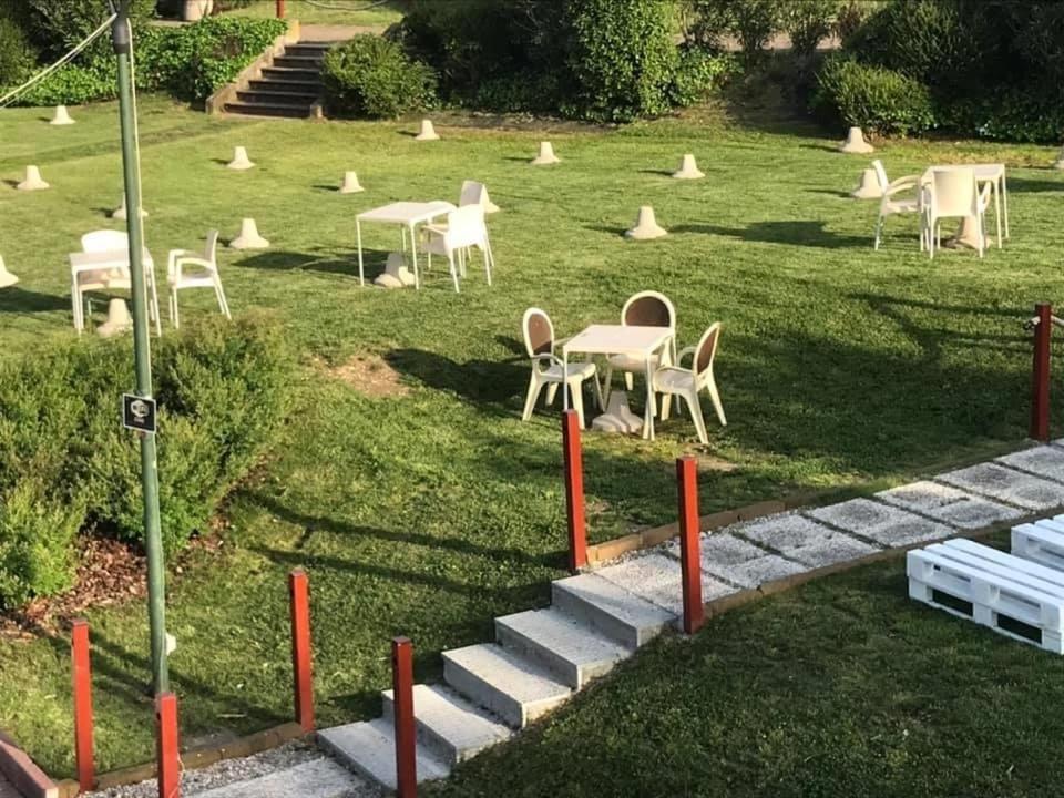 Appartamento Casa Vacanze Spiaggia D'Oro ديسينسانو ديل غاردا المظهر الخارجي الصورة