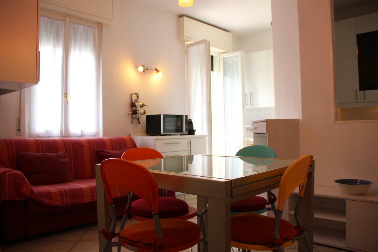 Appartamento Casa Vacanze Spiaggia D'Oro ديسينسانو ديل غاردا المظهر الخارجي الصورة