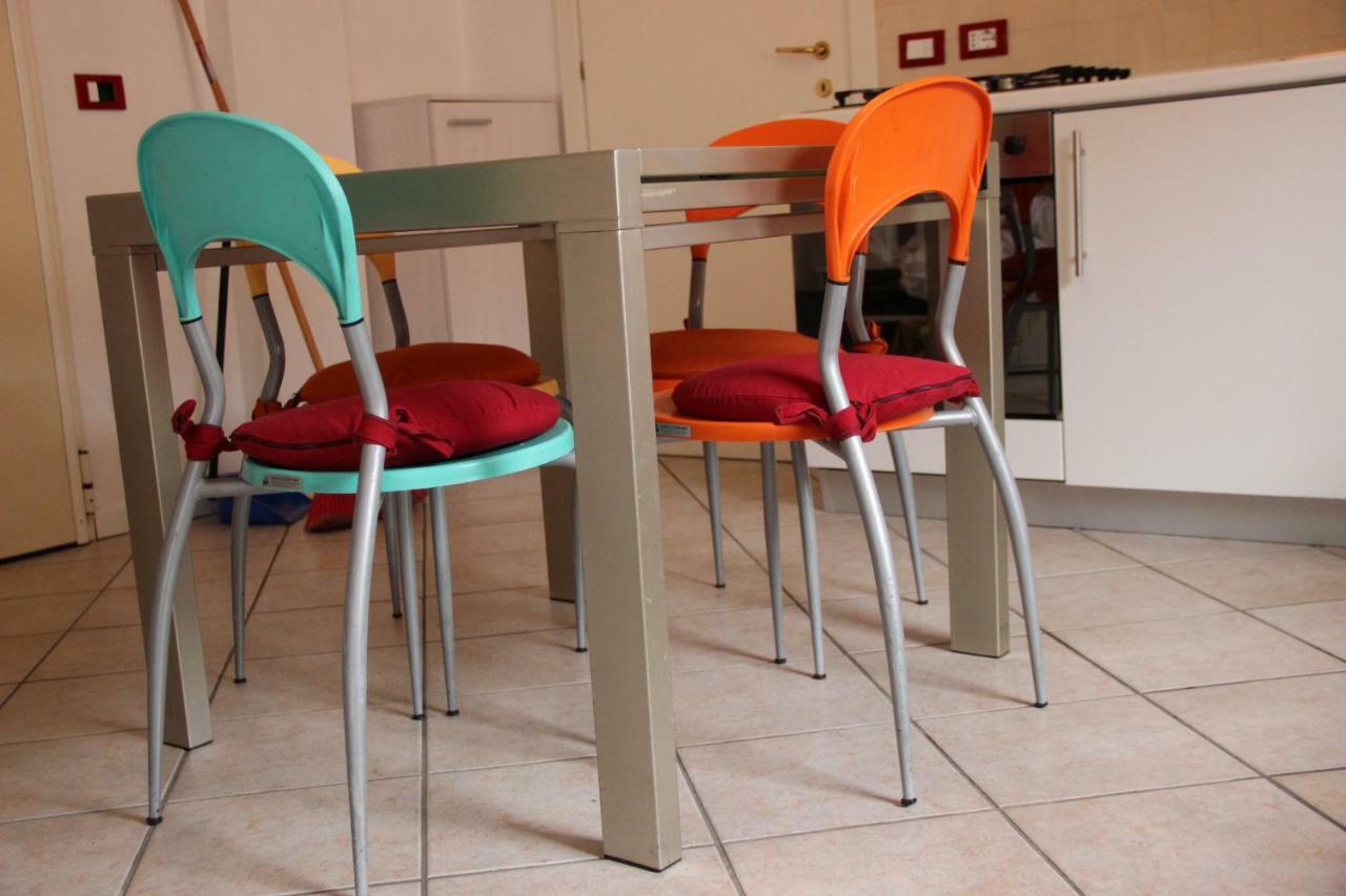 Appartamento Casa Vacanze Spiaggia D'Oro ديسينسانو ديل غاردا المظهر الخارجي الصورة